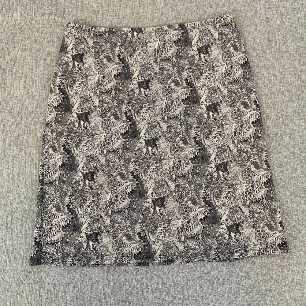 New York & Company Gray Pencil Skirt Large Elastic Waist Abstract Art